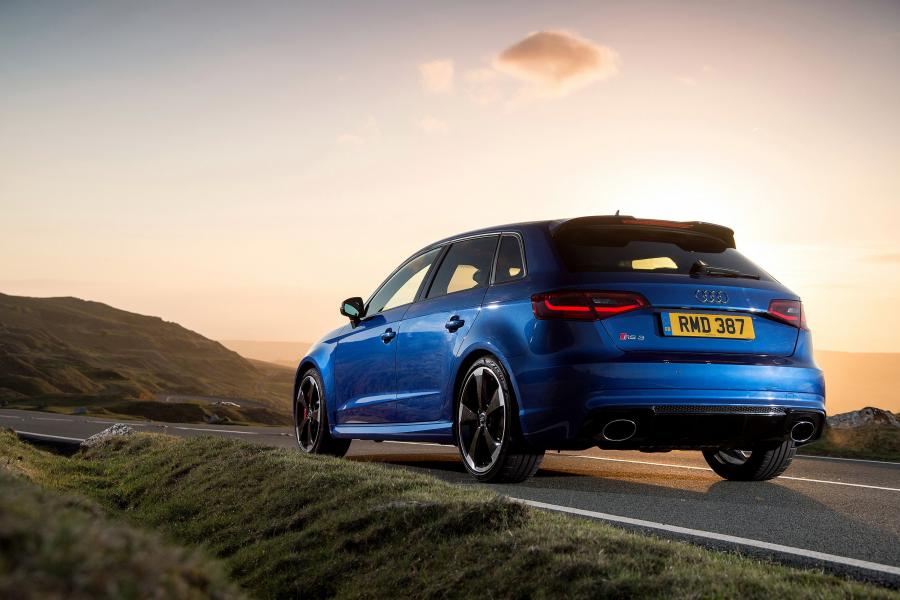  Audi RS3 Sportback (8V) 2015 года  (UK) (фото 21 из 30)